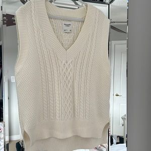 Abercrombie & Fitch cable knit sweater vest Size M